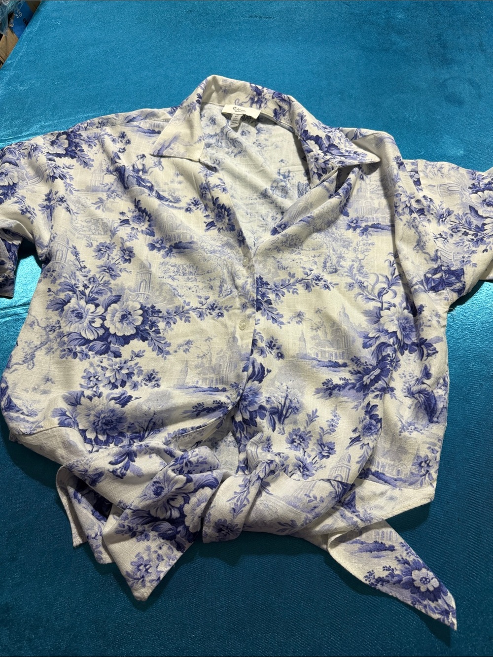 Casual Short-Sleeve Button-Down Shirt — Blue Floral on Cream